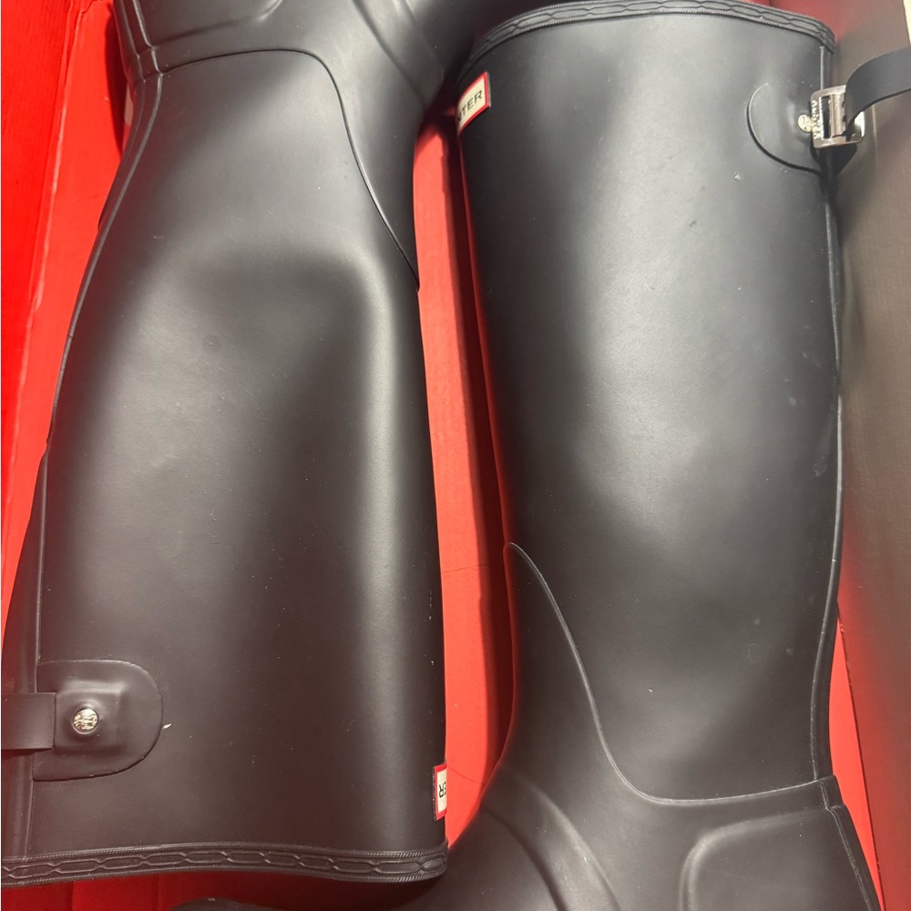 Like New Hunter Classic Black Waterproof Boots w/ Socks